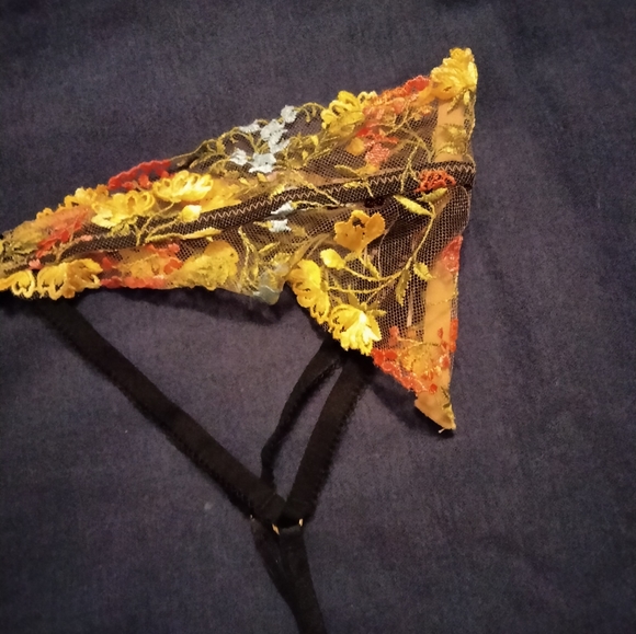 3 for💲25🌟Victoria's Secret DREAM ANGELS garter belt embroidred flowers No Tags - Picture 2 of 5